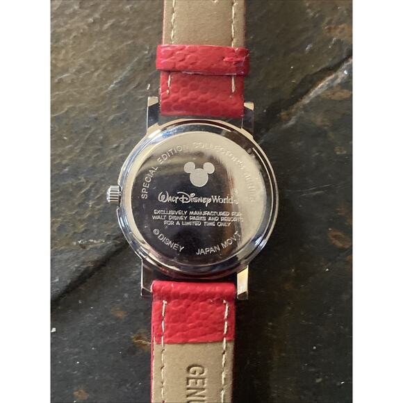 Christmas Theme Dial Silver Red Genuine Leather Band Watch Working New Battery - Picture 5 of 5